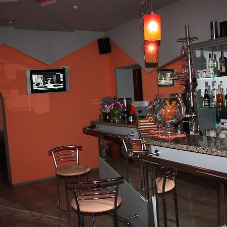 Hotel Gostynnyi Dvir Bucha Dış mekan fotoğraf