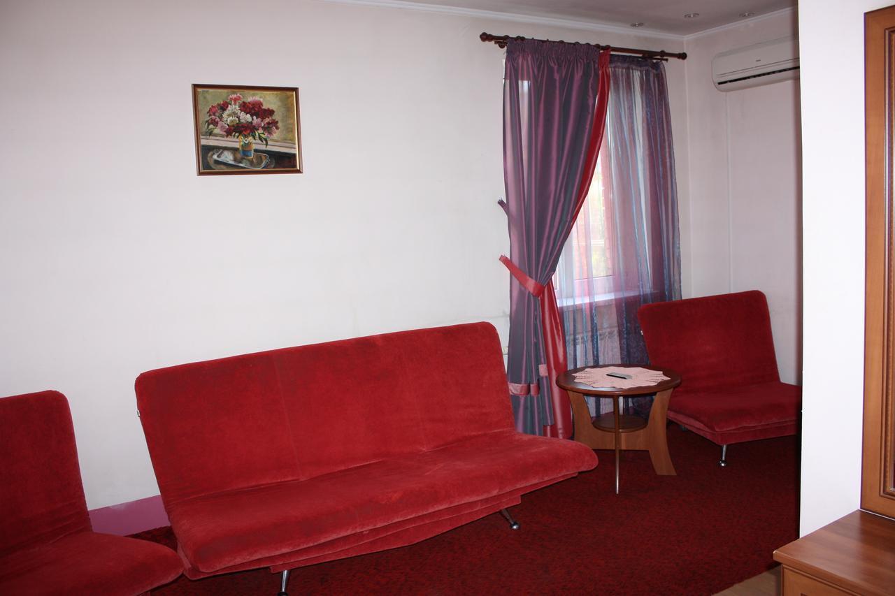 Hotel Gostynnyi Dvir Bucha Oda fotoğraf