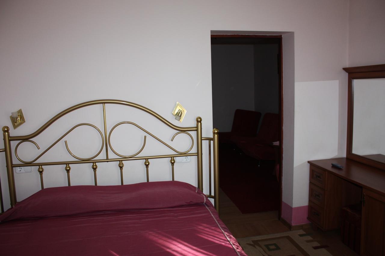 Hotel Gostynnyi Dvir Bucha Oda fotoğraf