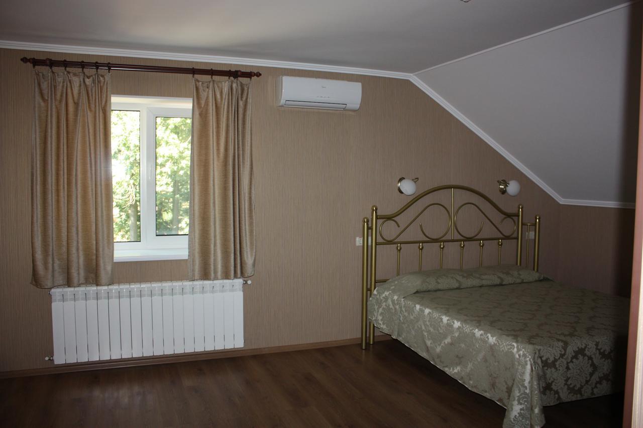 Hotel Gostynnyi Dvir Bucha Dış mekan fotoğraf