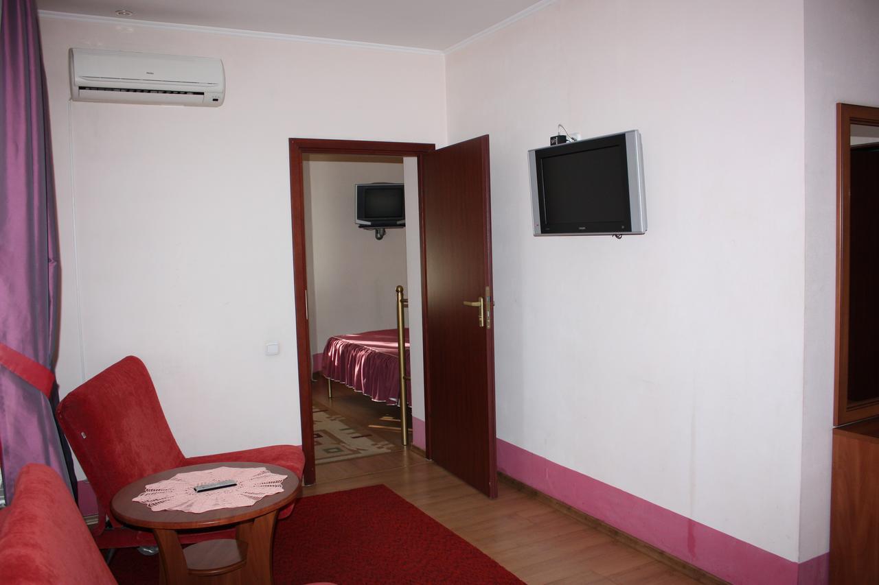 Hotel Gostynnyi Dvir Bucha Oda fotoğraf