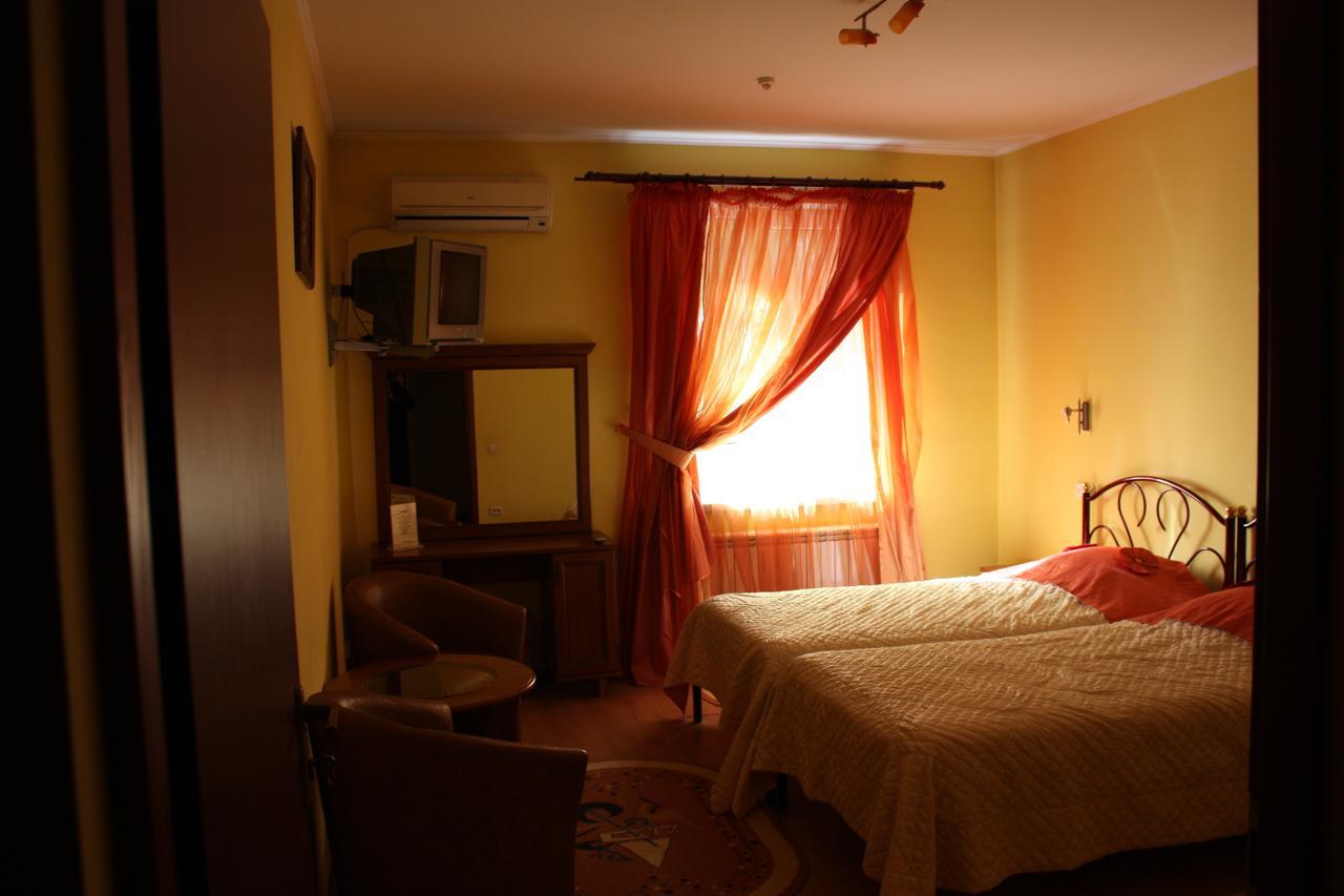 Hotel Gostynnyi Dvir Bucha Oda fotoğraf