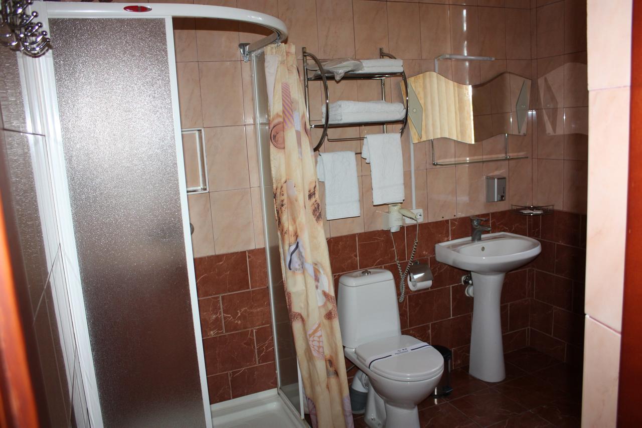 Hotel Gostynnyi Dvir Bucha Oda fotoğraf