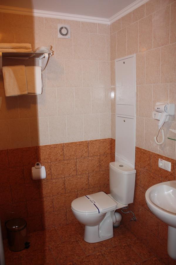 Hotel Gostynnyi Dvir Bucha Oda fotoğraf